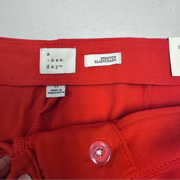 A New Day Women’s Red Midi Shorts w/Stretch Size 17 - Picture 2 of 9